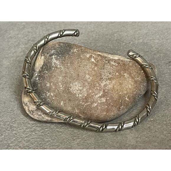 Vintage Navajo Sterling Silver Twisted Wire Bracelet - Picture 4 of 9